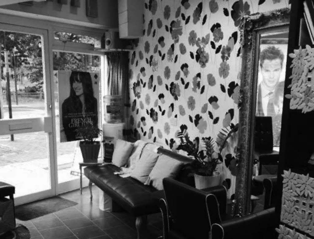 East London Hair & Beauty Studio | 83 Burdett Rd, London E3 4JN, UK | Phone: 020 8981 9882
