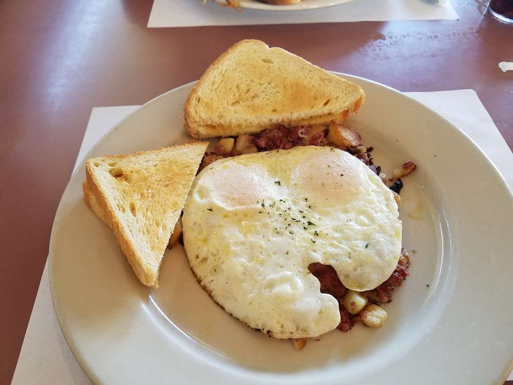 Sams Diner | 28432 N Lake Dr, Waterford, WI 53185, USA | Phone: (262) 662-4200