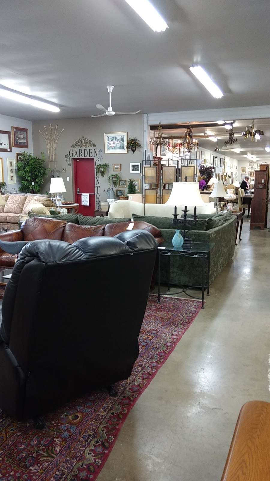 Next To New Fine Furniture | 573 Willow Rd, Lancaster, PA 17601, USA | Phone: (717) 392-0106