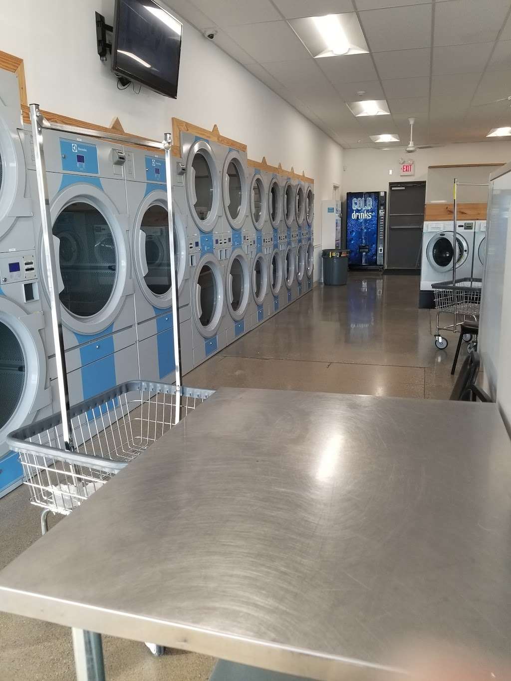 Royal Laundromat | 6621 W Broadway #400, McCordsville, IN 46055, USA | Phone: (317) 336-5230