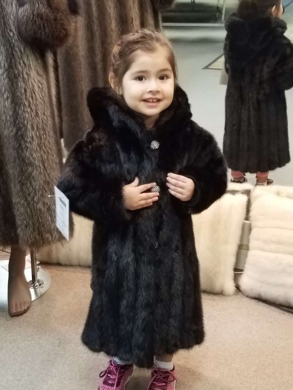 Antonovich Furs | 125 US-46, Totowa, NJ 07512, USA | Phone: (800) 919-3877