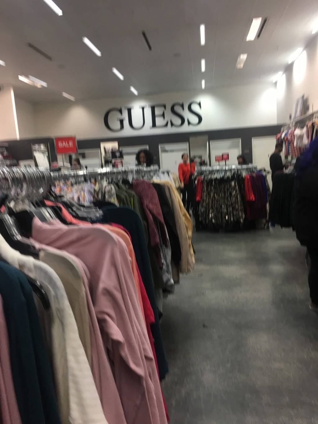 GUESS Onsite Store | 1901 E 15th St, Los Angeles, CA 90021 | Phone: (213) 765-3230