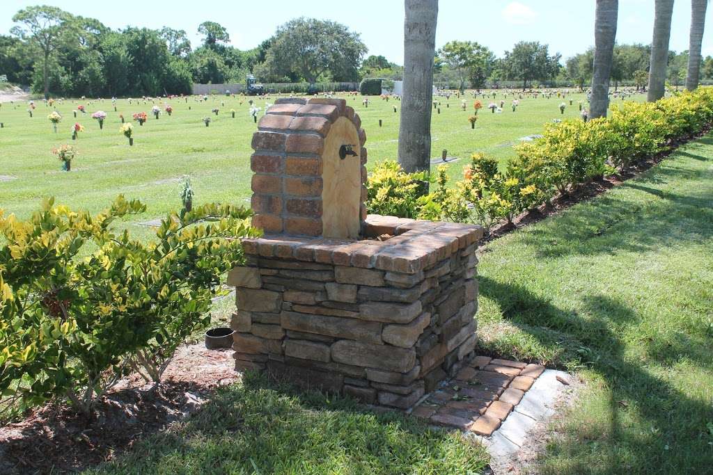 Florida Memorial Gardens | 5950 US-1, Rockledge, FL 32955, USA | Phone: (321) 636-5054