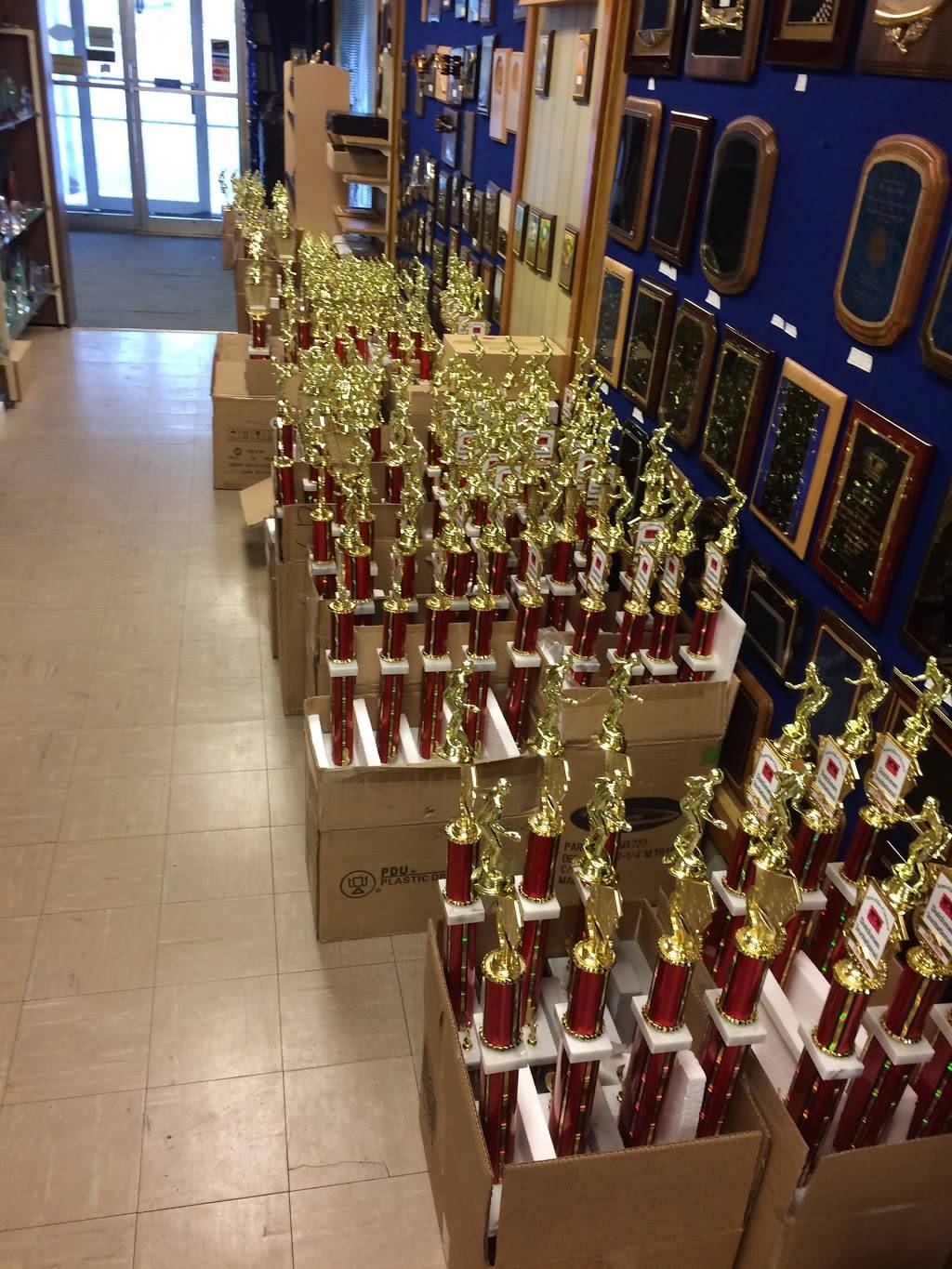 G & L Trophies | 1550 N 7th St, Lebanon, PA 17046, USA | Phone: (717) 274-2475