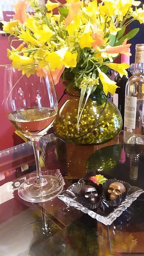 Wine Loves Chocolate | 353 Main St, Washington, VA 22747, USA | Phone: (540) 227-8010