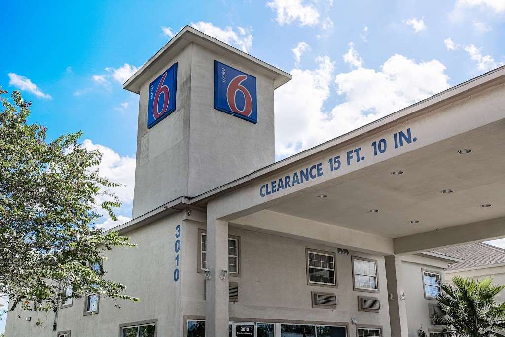 Motel 6 Pasadena TX | 3010 Pasadena Fwy, Pasadena, TX 77503 | Phone: (713) 472-4100