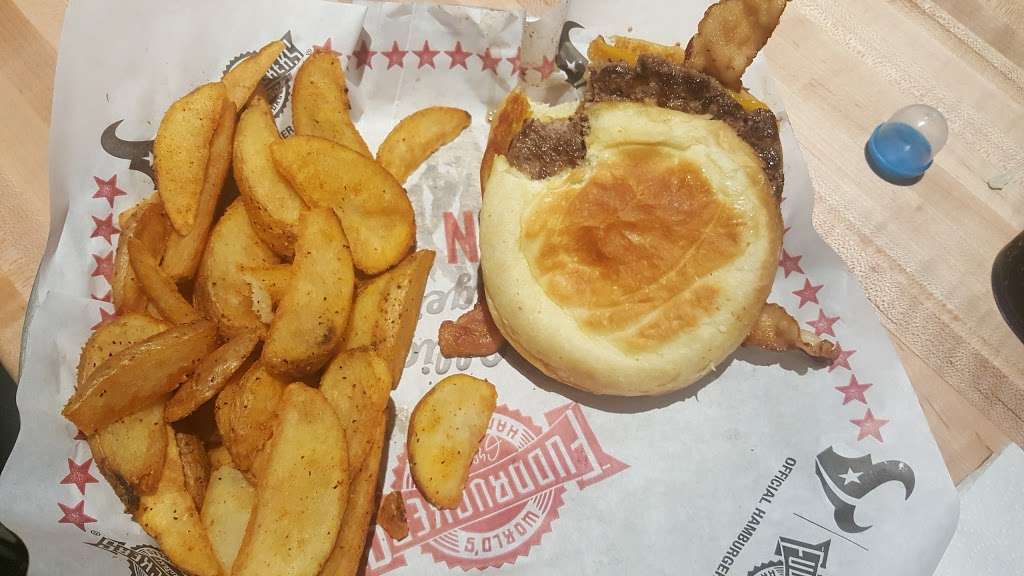 Fuddruckers | 8510 Creekside Forest Dr E-200, Tomball, TX 77375, USA | Phone: (832) 534-4350