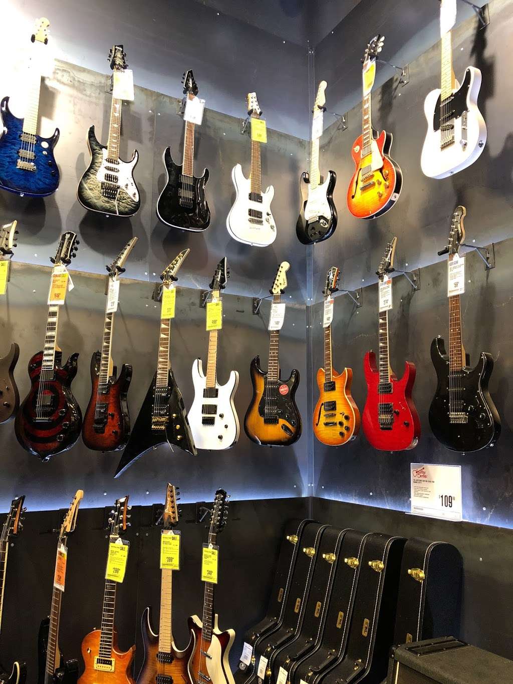 Guitar Center | 2550 Canyon Springs Pkwy Suite A, Riverside, CA 92507, USA | Phone: (951) 413-2951