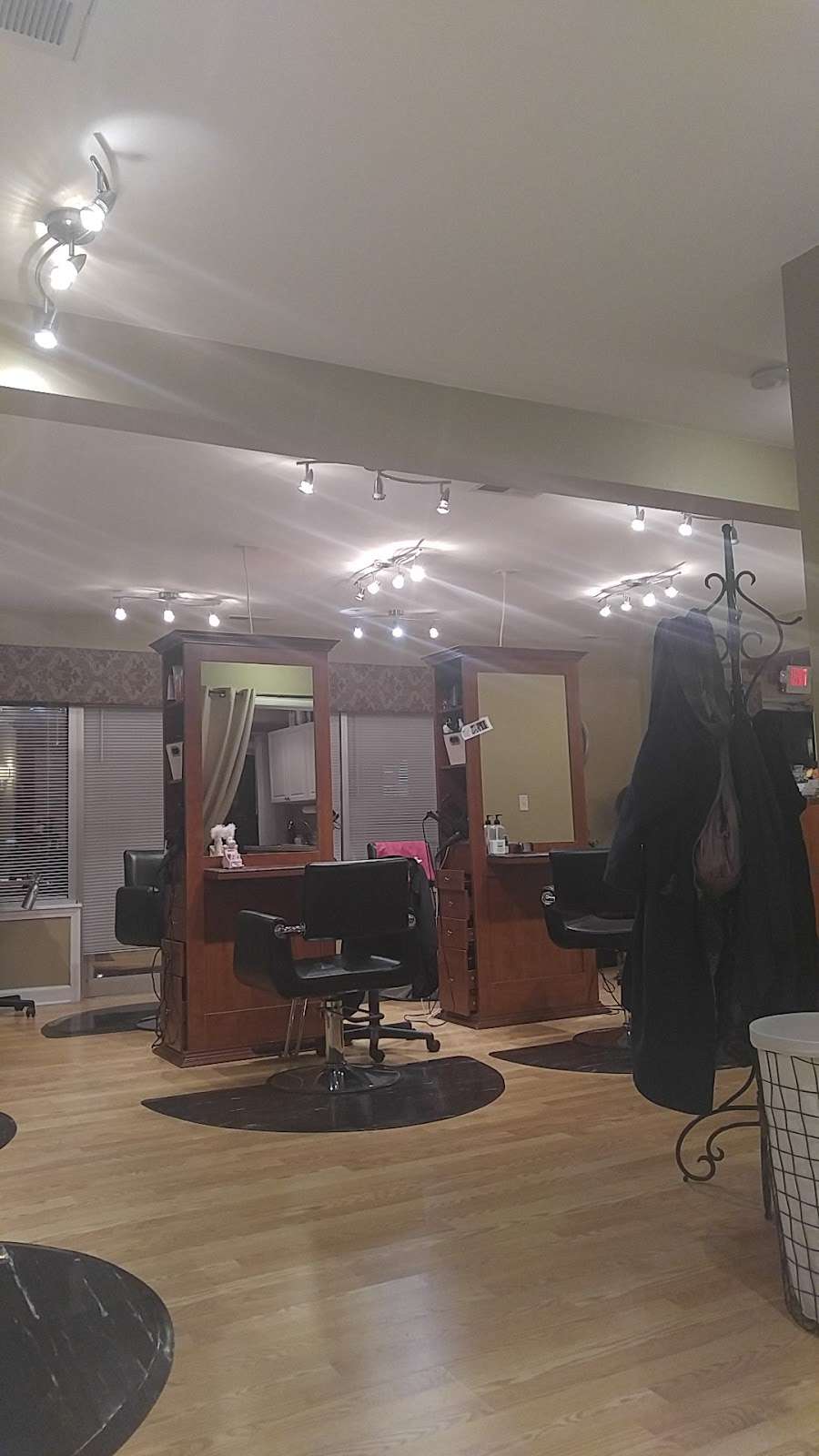 Salon Luxe | 210 N Barron Blvd, Grayslake, IL 60030, USA | Phone: (847) 223-6665