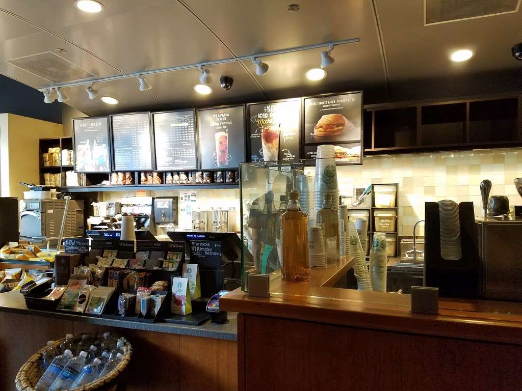 Starbucks | 711 Lake St, Oak Park, IL 60301, USA | Phone: (708) 660-9357