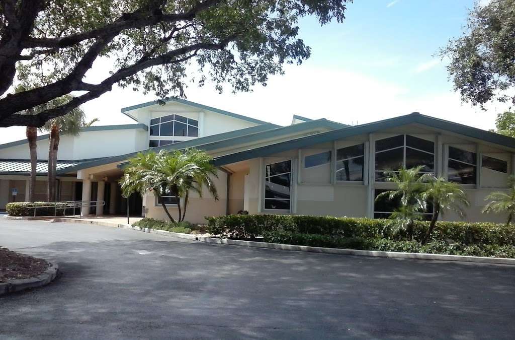 Lighthouse Point Library - City Library | 2200 NE 38th St, Lighthouse Point, FL 33064, USA | Phone: (954) 946-6398