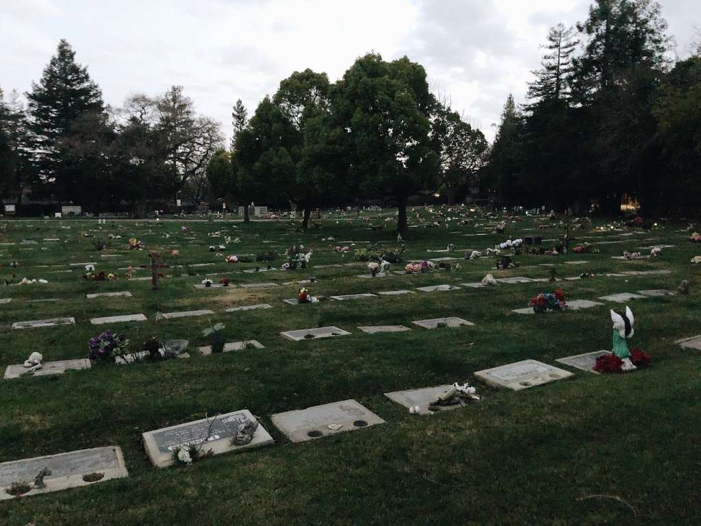 Holy Cross Cemetery | 1880 Santa Cruz Ave, Menlo Park, CA 94025, USA | Phone: (650) 323-6375