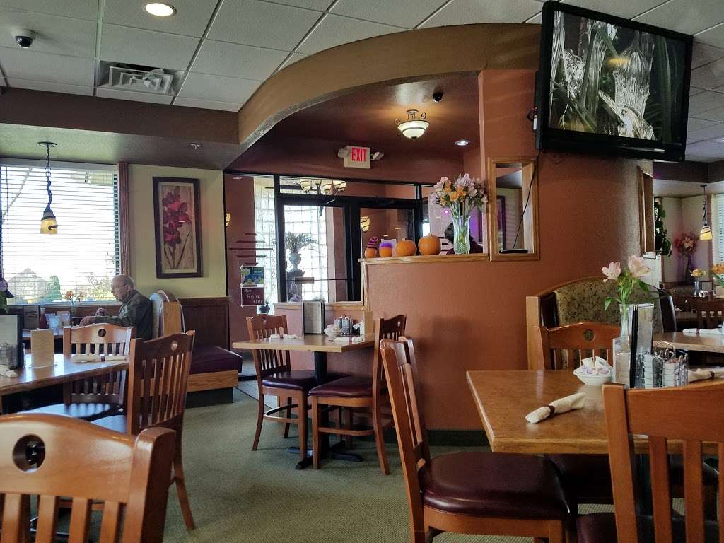 Spring City Restaurant | 2820 N Grandview Blvd, Pewaukee, WI 53072, USA | Phone: (262) 544-9000