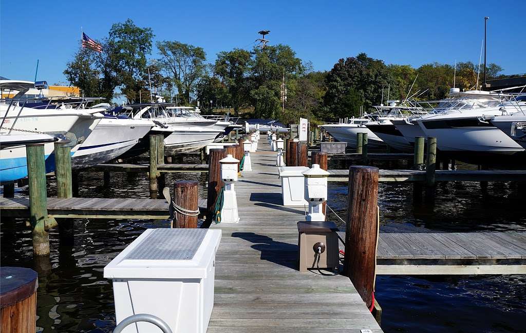 Oak Grove Marina | 2820 Solomons Island Rd, Edgewater, MD 21037, USA | Phone: (410) 266-6696