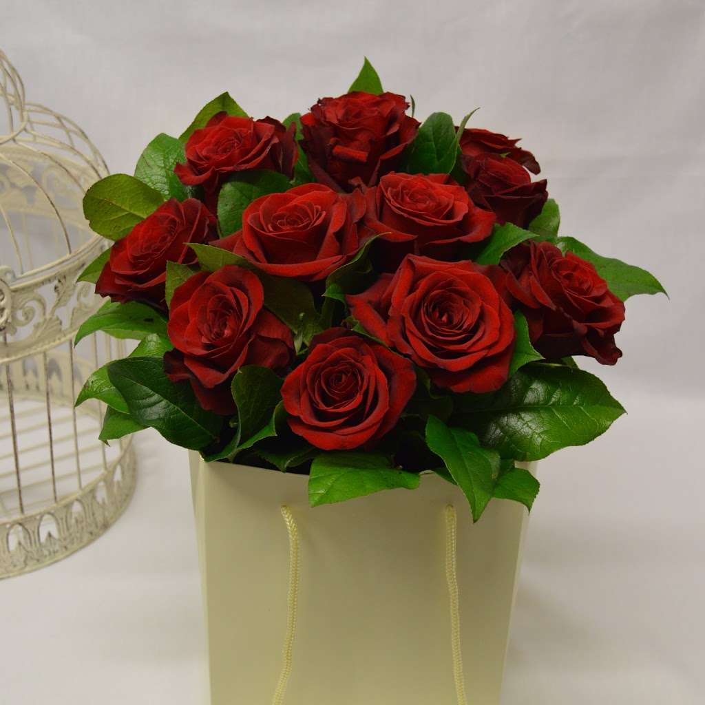 Arranged Flowers | 9 York Parade, Tonbridge TN10 3NP, UK | Phone: (017) 323-61555