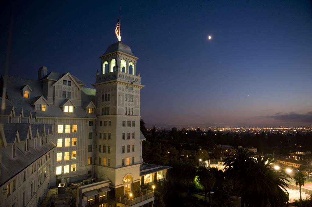 Claremont Club & Spa, A Fairmont Hotel | 41 Tunnel Rd, Berkeley, CA 94705, USA | Phone: (510) 843-3000