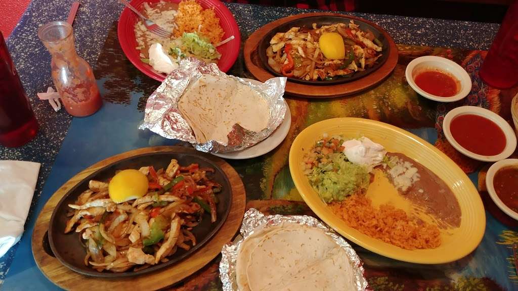 El Puerto Mexican Restaurant | 2125 MO-7, Pleasant Hill, MO 64080, USA | Phone: (816) 540-2144