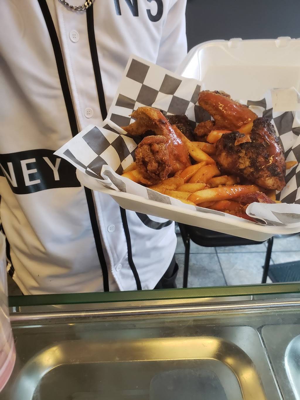 Oms Chicken n Fish n Burger | 2702 E Washington Ave, Madison, WI 53704, USA | Phone: (608) 286-1804