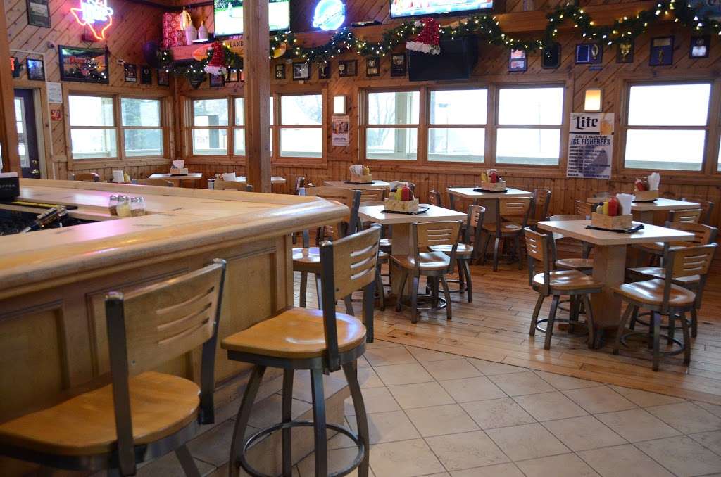 Curlys Waterfront Sports Bar & Grill | W272N2696 Lakeview Blvd, Pewaukee, WI 53072, USA | Phone: (262) 691-4243