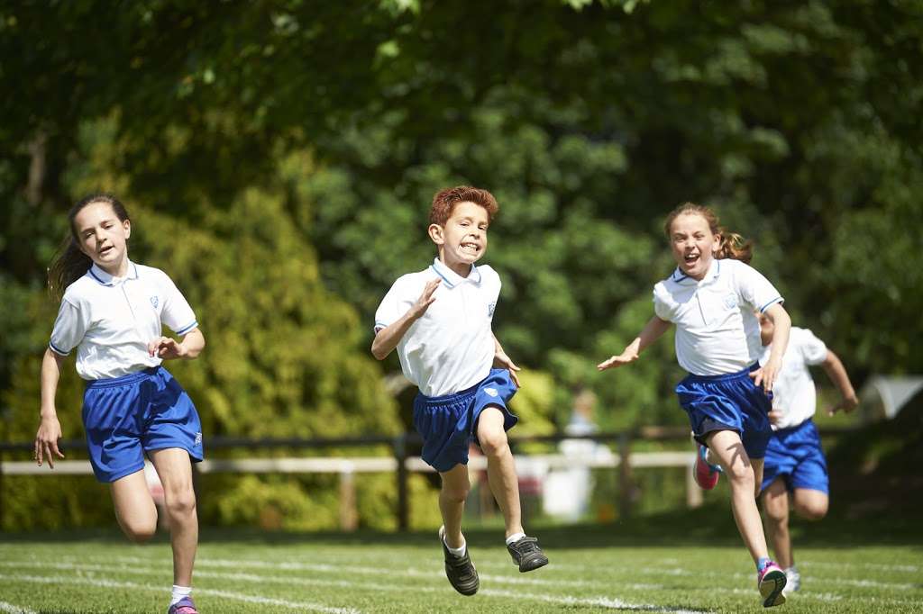 Oakfields Montessori School | Harwood Hall Ln, Upminster RM14 2YG, UK | Phone: 01708 220117