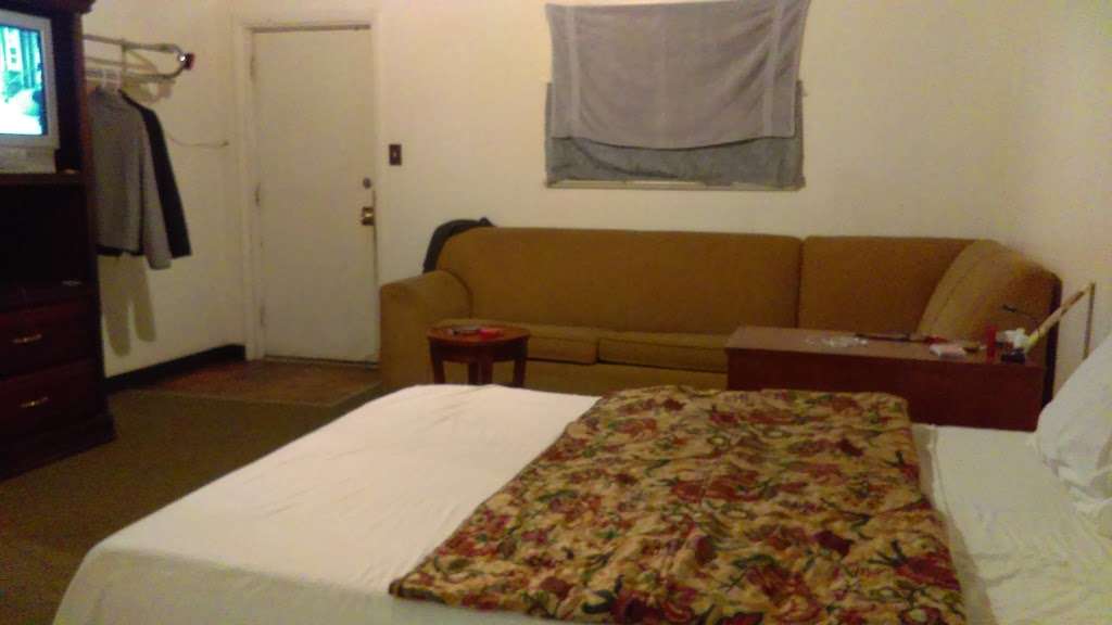 White Rock Motel & RV park | 5555 Federal Blvd, Denver, CO 80221, USA | Phone: (303) 477-3417