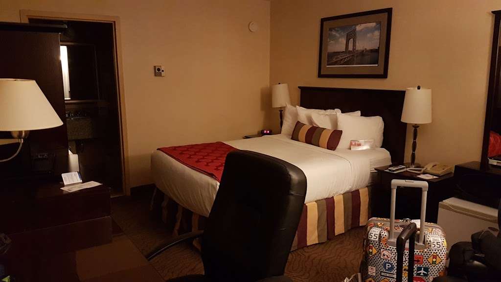 Ramada by Wyndham Wayne Fairfield Area | 334 US-46, Wayne, NJ 07470, USA | Phone: (973) 200-6327