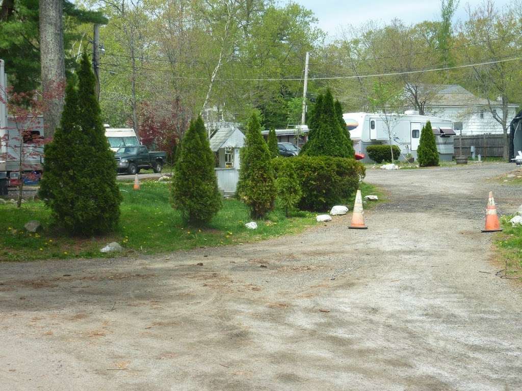 Berrys Grove Campground | 35 Davis St, Tyngsborough, MA 01879 | Phone: (978) 649-3141