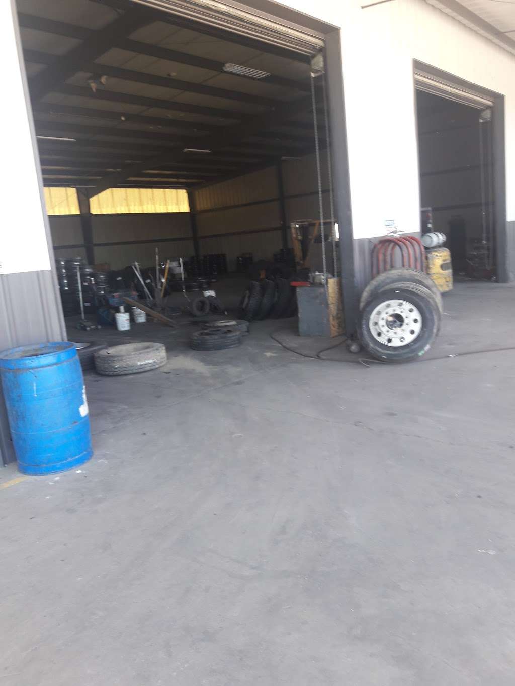 Parkhouse Tire Inc | 16350 N D St, Victorville, CA 92394 | Phone: (760) 241-4455