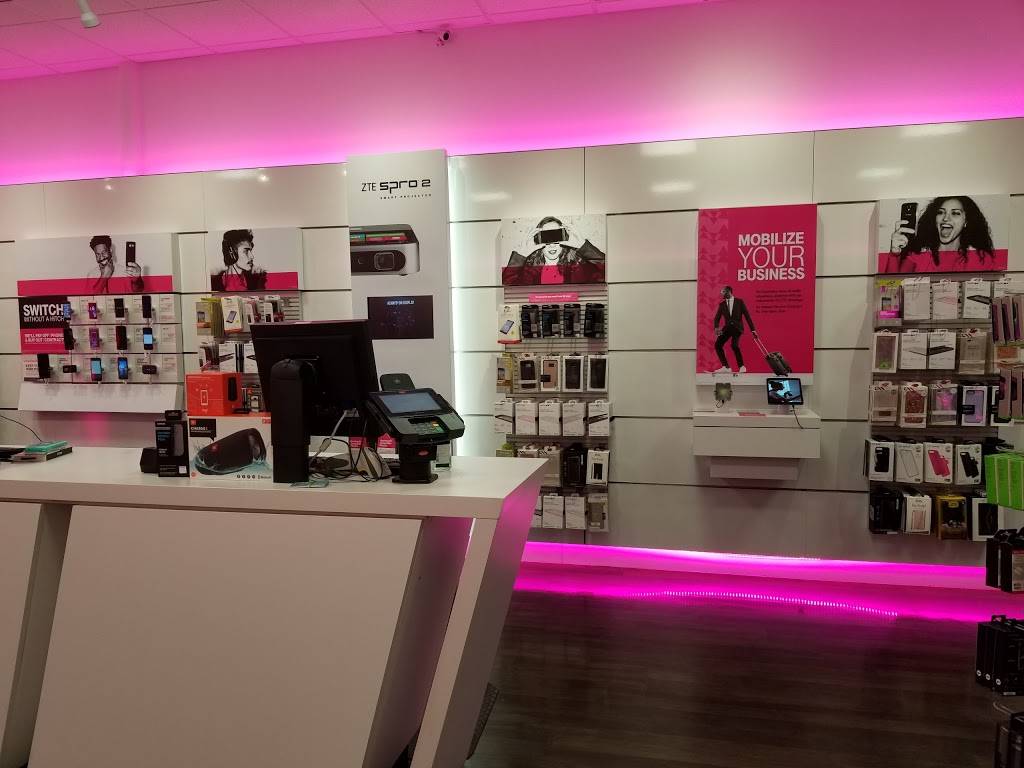 T-Mobile | 6970 E 22nd St Ste 120, Tucson, AZ 85710 | Phone: (520) 514-5018