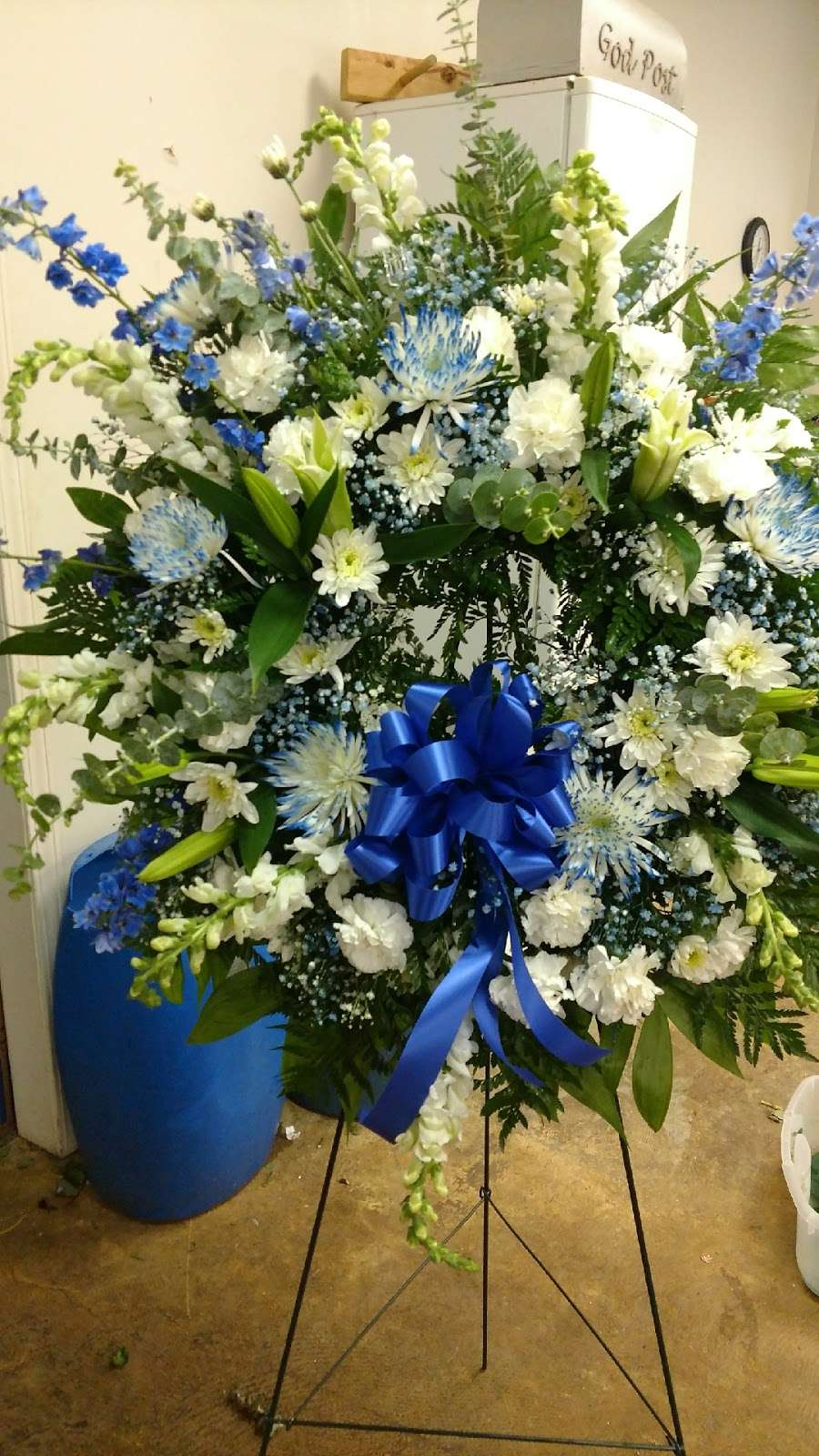 Lanez Florist & Gifts, Inc | 2946 NC-127 A, Hickory, NC 28602, USA | Phone: (828) 330-0708