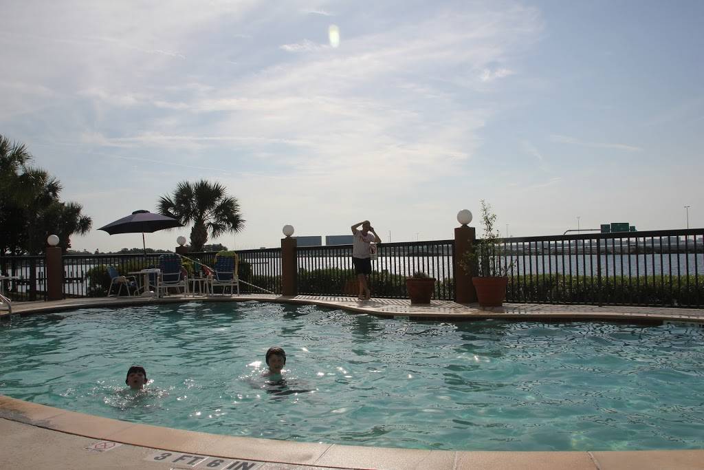 Holiday Inn Express & Suites Tampa/Rocky Point Island | 3025 N Rocky Point Dr E, Tampa, FL 33607, USA | Phone: (813) 287-8585