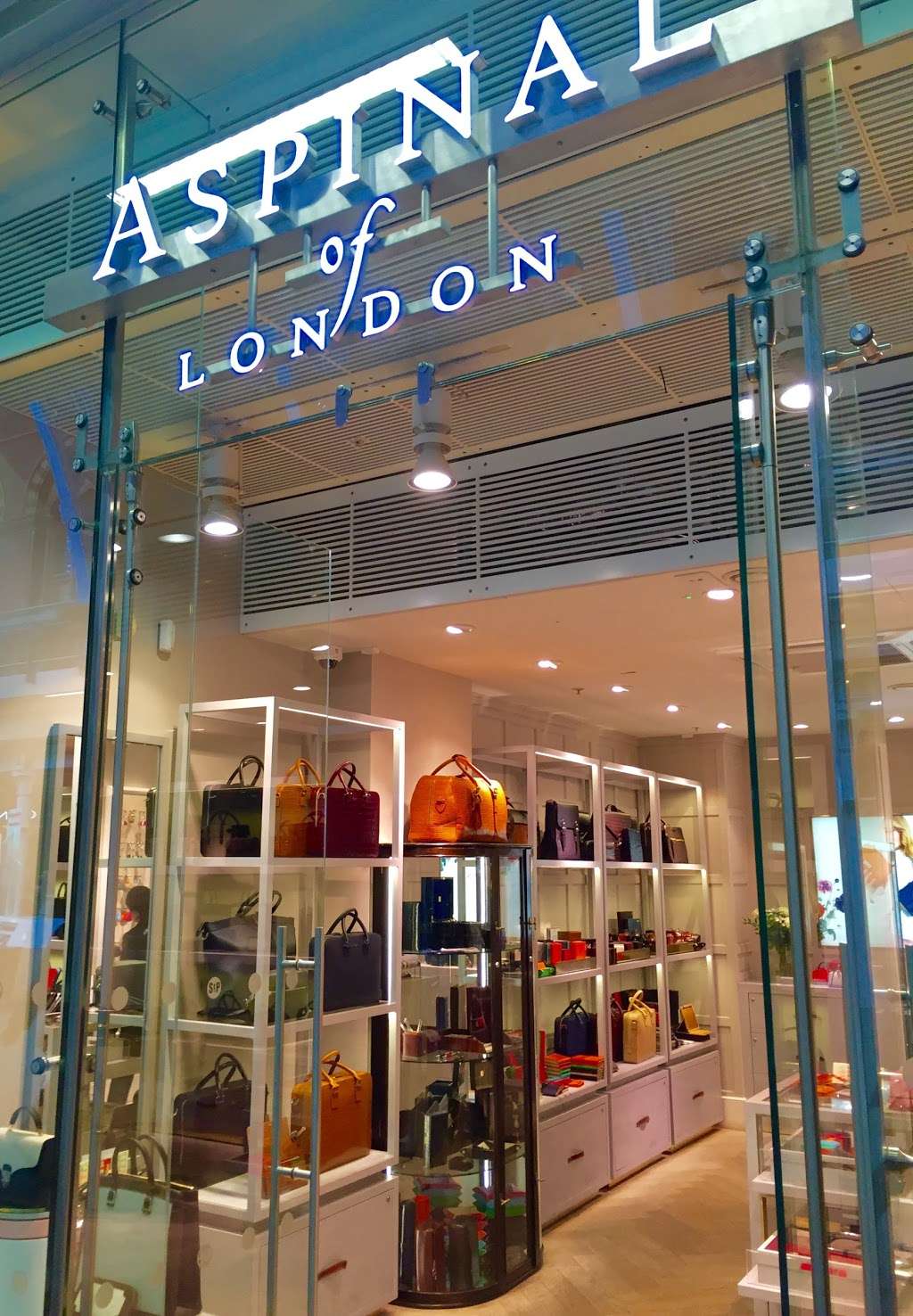 Aspinal Of London | 51, St Pancras Station, Euston Rd, Kings Cross, London N1C 4QL, UK | Phone: 020 7833 2961