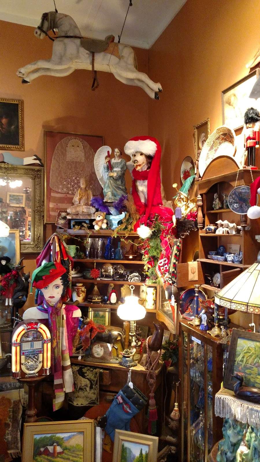 Jim and Willies Antiques & Collectibles | 25195 B St, Monte Rio, CA 95462 | Phone: (707) 865-9672