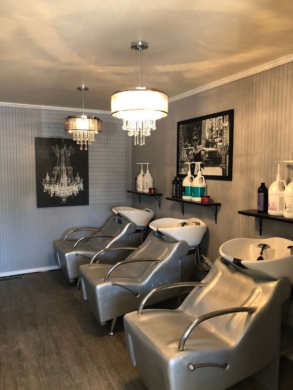 Platinum Salon & Massage | 9835 W Smith St, Yorktown, IN 47396, USA | Phone: (765) 722-5049