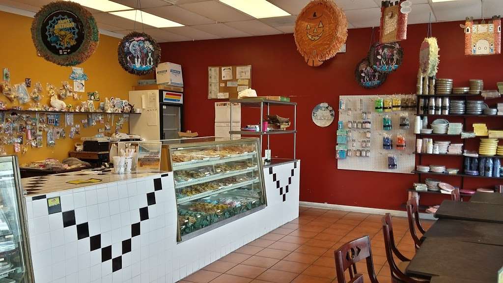 Casa De Las Empanadas Restaurant and Bakery | 1709 W Oak Ridge Rd, Orlando, FL 32809, USA | Phone: (407) 812-9697
