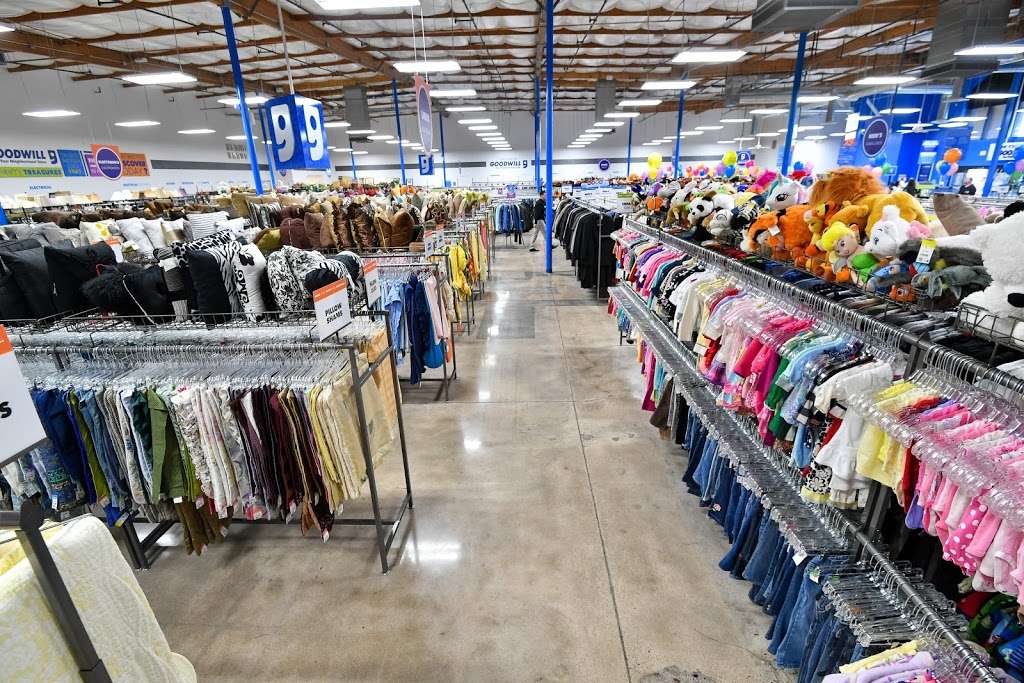 Pinnacle Peak - Goodwill - Retail Store and Donation Center | 23425 N 39th Dr #101, Glendale, AZ 85310, USA | Phone: (602) 216-3904