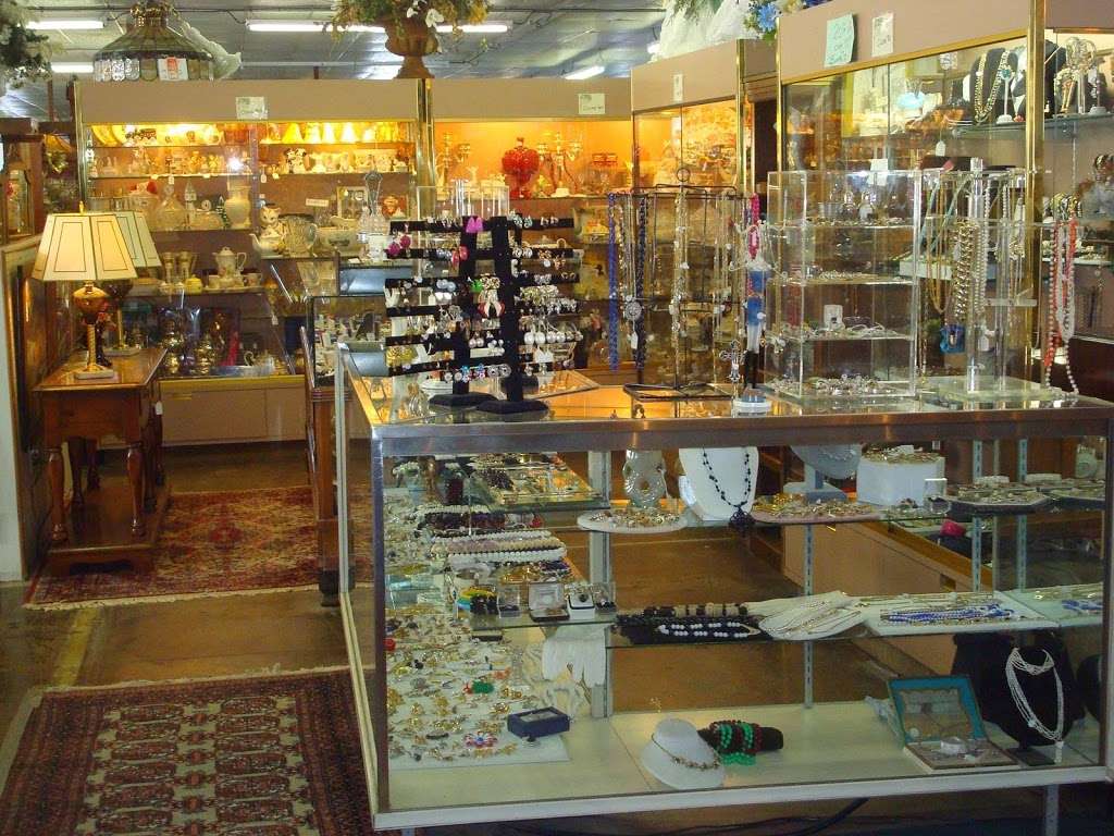 Greencastle Antique Mall | 345 S Washington St, Greencastle, PA 17225, USA | Phone: (717) 597-3552