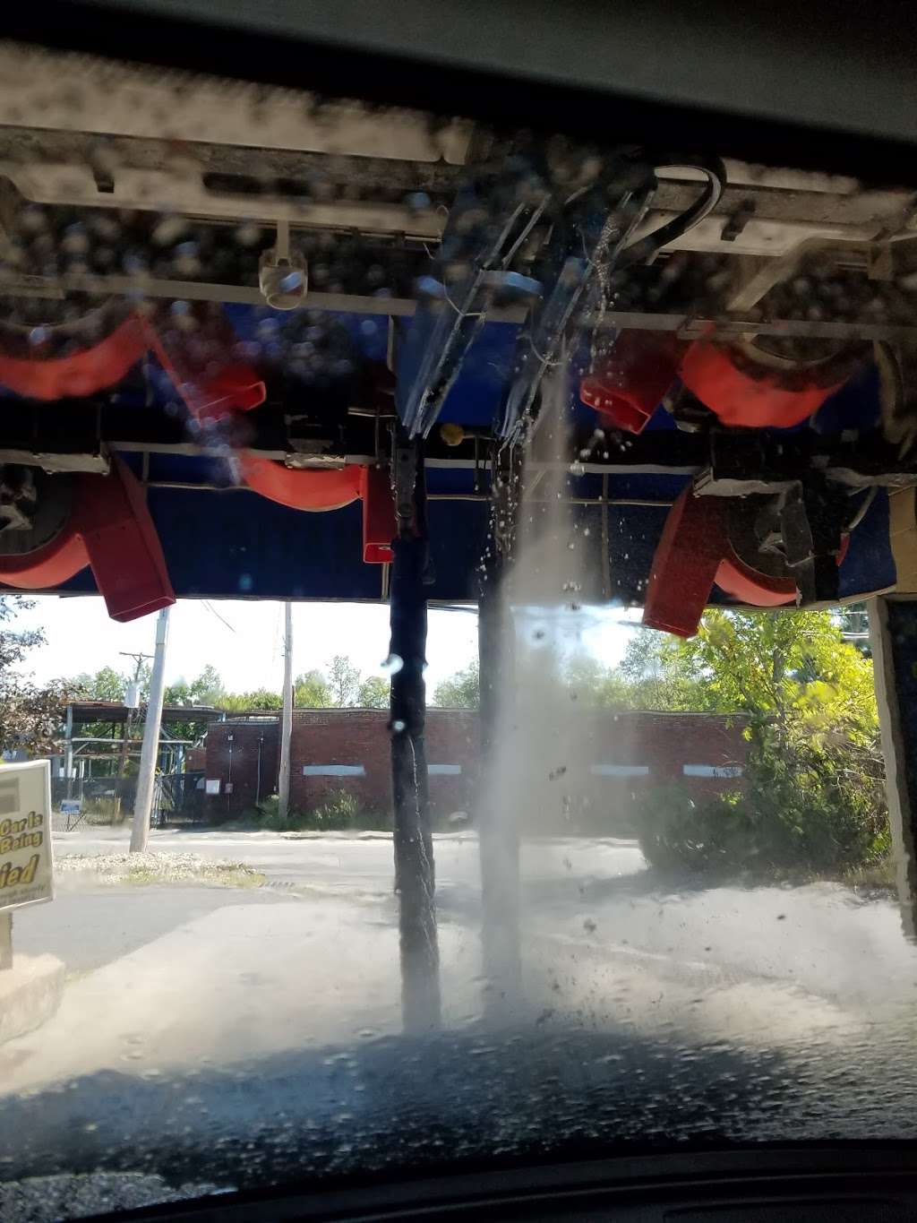 Leland Street Car Wash Inc | 142 Leland St, Framingham, MA 01702, USA | Phone: (508) 641-5802