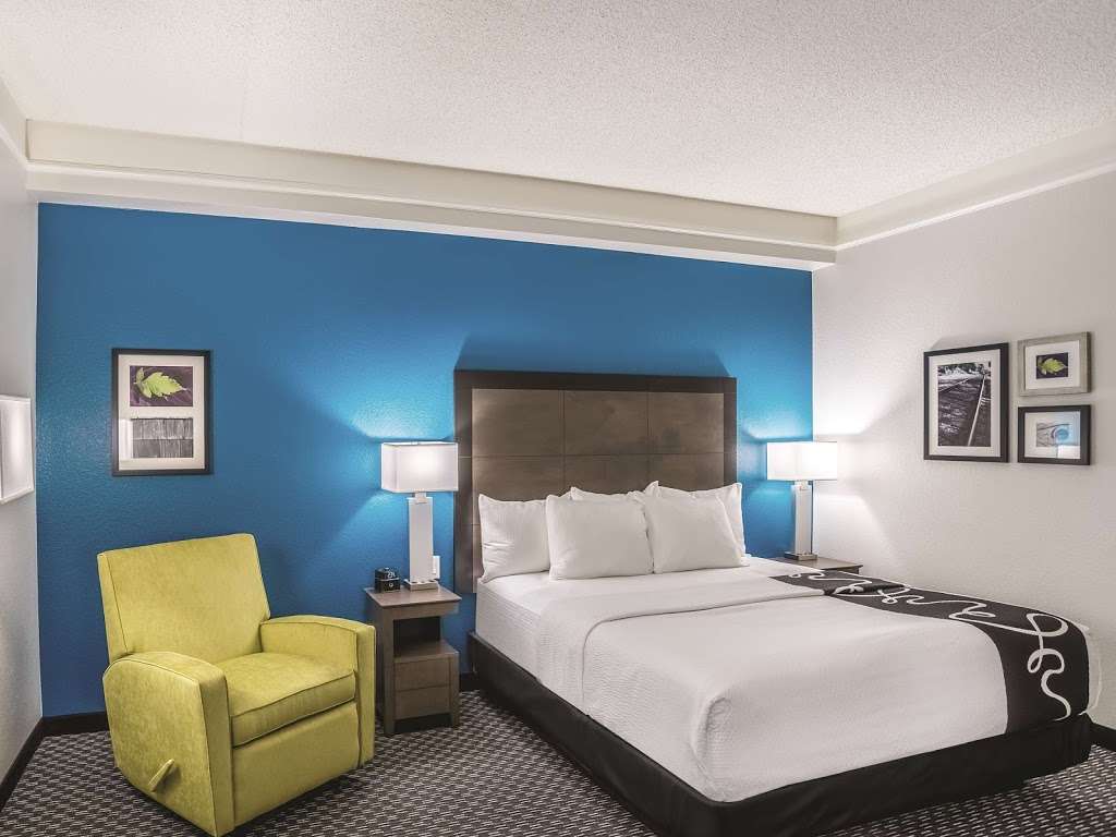 La Quinta Inn & Suites by Wyndham Phoenix Chandler | 15241 S 50th St, Phoenix, AZ 85044, USA | Phone: (480) 961-7700