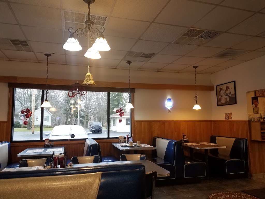 Triplets Family Restaurant | 1947 W Main St, Stroudsburg, PA 18360 | Phone: (570) 421-6566