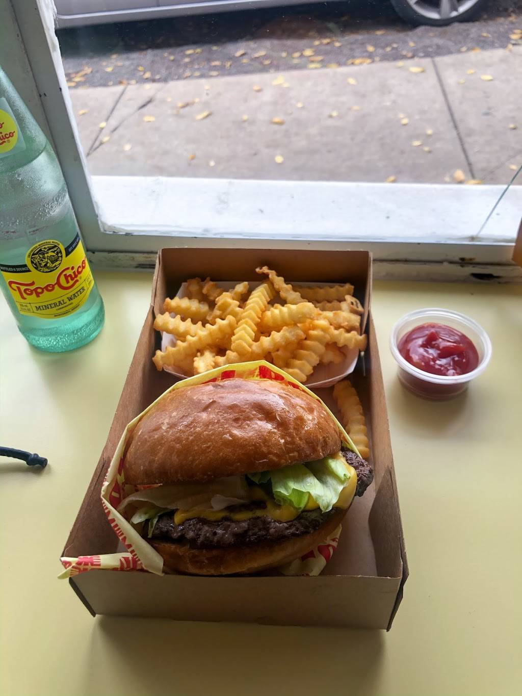 Pool Burger | 2315 Lake Austin Blvd, Austin, TX 78703, USA | Phone: (512) 334-9747