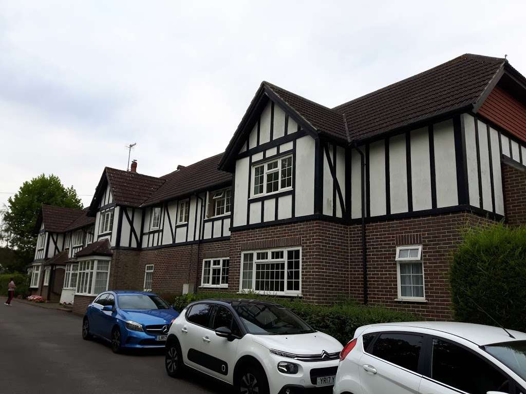 The Manor House | Bonnetts Ln, Crawley RH11 0NY, UK | Phone: 01293 512298