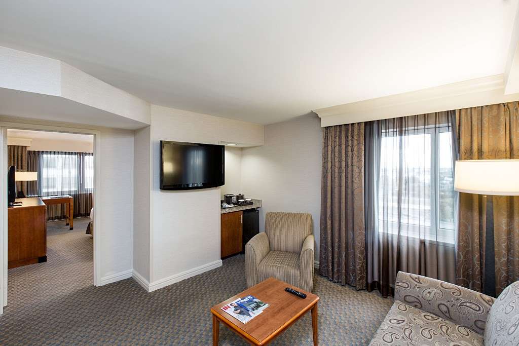 Hilton New York JFK Airport | 144-02 135th Ave, Jamaica, NY 11436 | Phone: (718) 659-0200