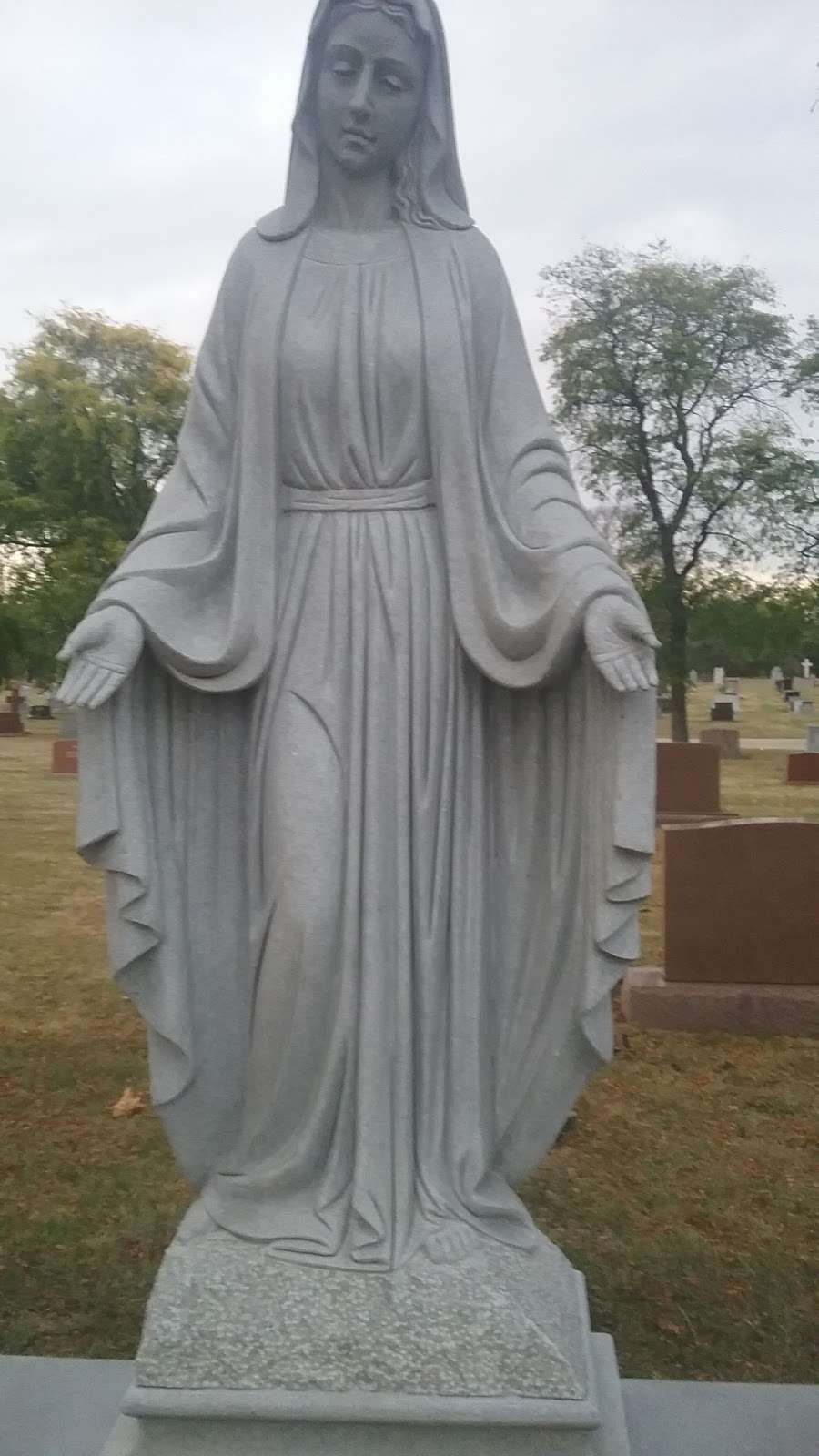 Queen of Heaven Catholic Cemetery & Mausoleums | 1400 S Wolf Rd, Hillside, IL 60162 | Phone: (708) 449-8300