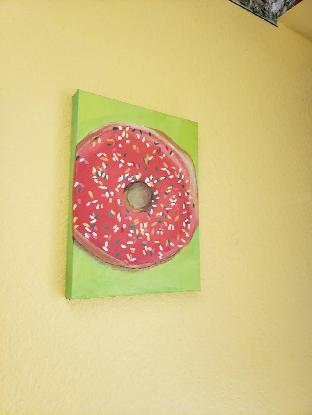 Golden Donuts | 517 N Stewart St, Azle, TX 76020, USA | Phone: (817) 444-0397