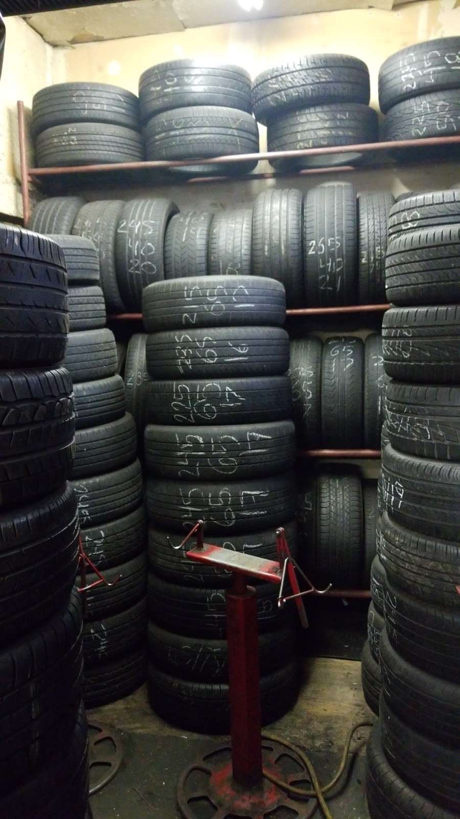 Armandos Tire Shop | 10546 S Torrence Ave, Chicago, IL 60617, USA | Phone: (773) 768-5093