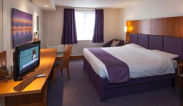 Premier Inn Epsom South | Brighton Rd, Burgh Heath, Banstead, Tadworth KT20 6BW, UK | Phone: 0871 527 8382