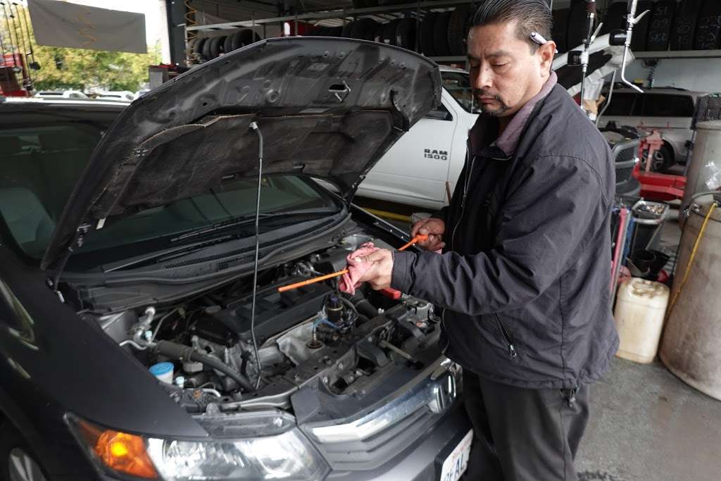 SpeeDee Oil Change & Auto Service - car repair  | Photo 3 of 10 | Address: 695 W Homestead Rd, Sunnyvale, CA 94087, USA | Phone: (408) 730-1118