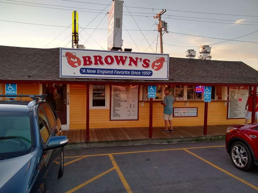 Brown’s Lobster Pound | 407 NH-286, Seabrook, NH 03874, USA | Phone: (603) 474-3331