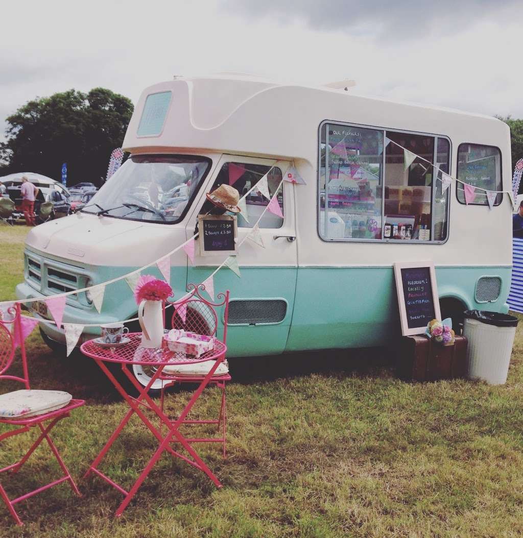 Roll Out The Bunting | 6 Littlehurst Ln, Basildon SS15 4JT, UK | Phone: 07572 764008